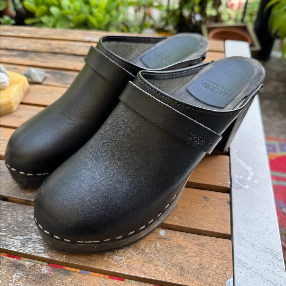 Maguba Black Leather Clogs 39
